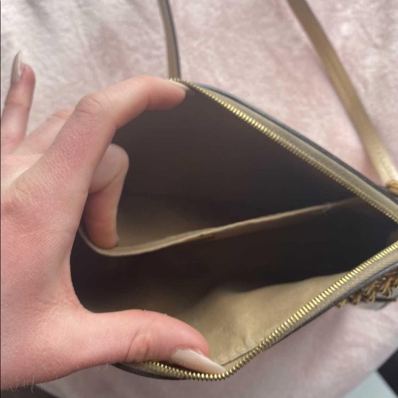 Louis Vuitton Iconic Monogram - Picture 2 of 3